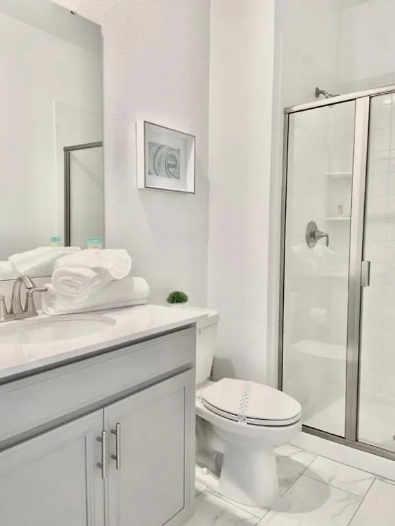 Beautiful 4 Bedroom 3 Bath Pool Townhome 280