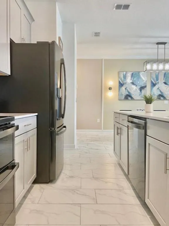 Beautiful 4 Bedroom 3 Bath Pool Townhome 280 Holiday home *