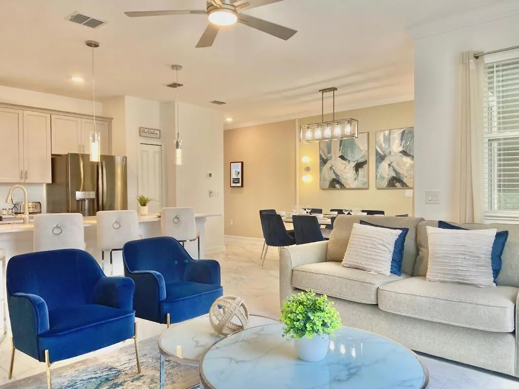 Beautiful 4 Bedroom 3 Bath Pool Townhome 280 Holiday home *