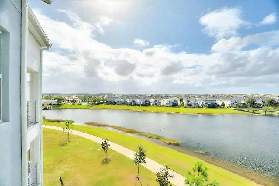 Apartment Storey 2bd Overlooking Water #840 *