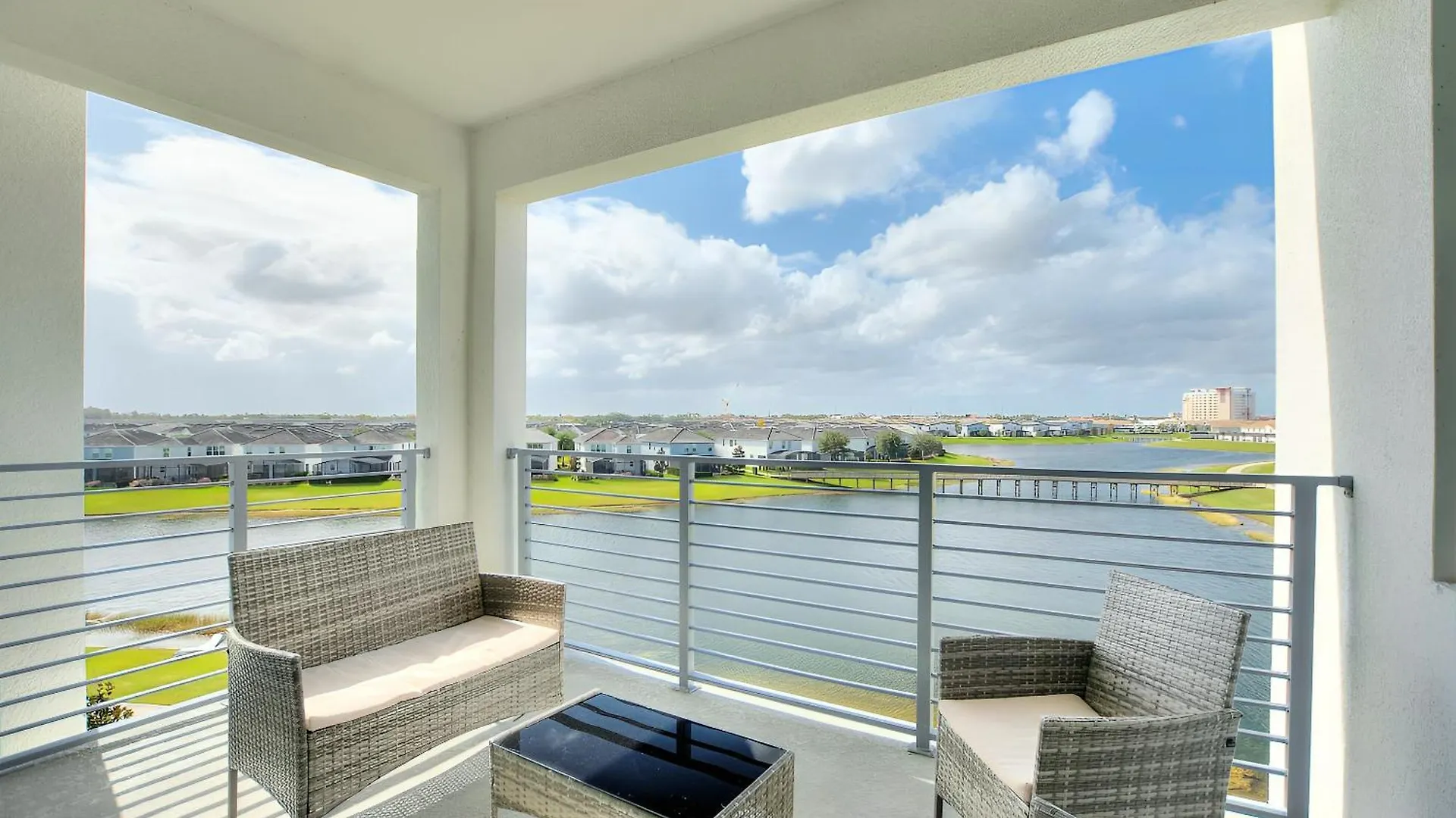 Storey 2bd Overlooking Water #840 Kissimmee