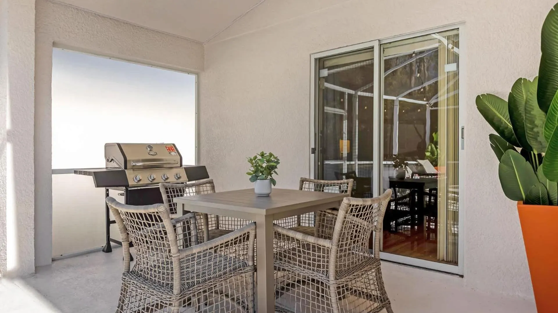 Holiday home Upstay Dream W Private Pool Arcade Theme