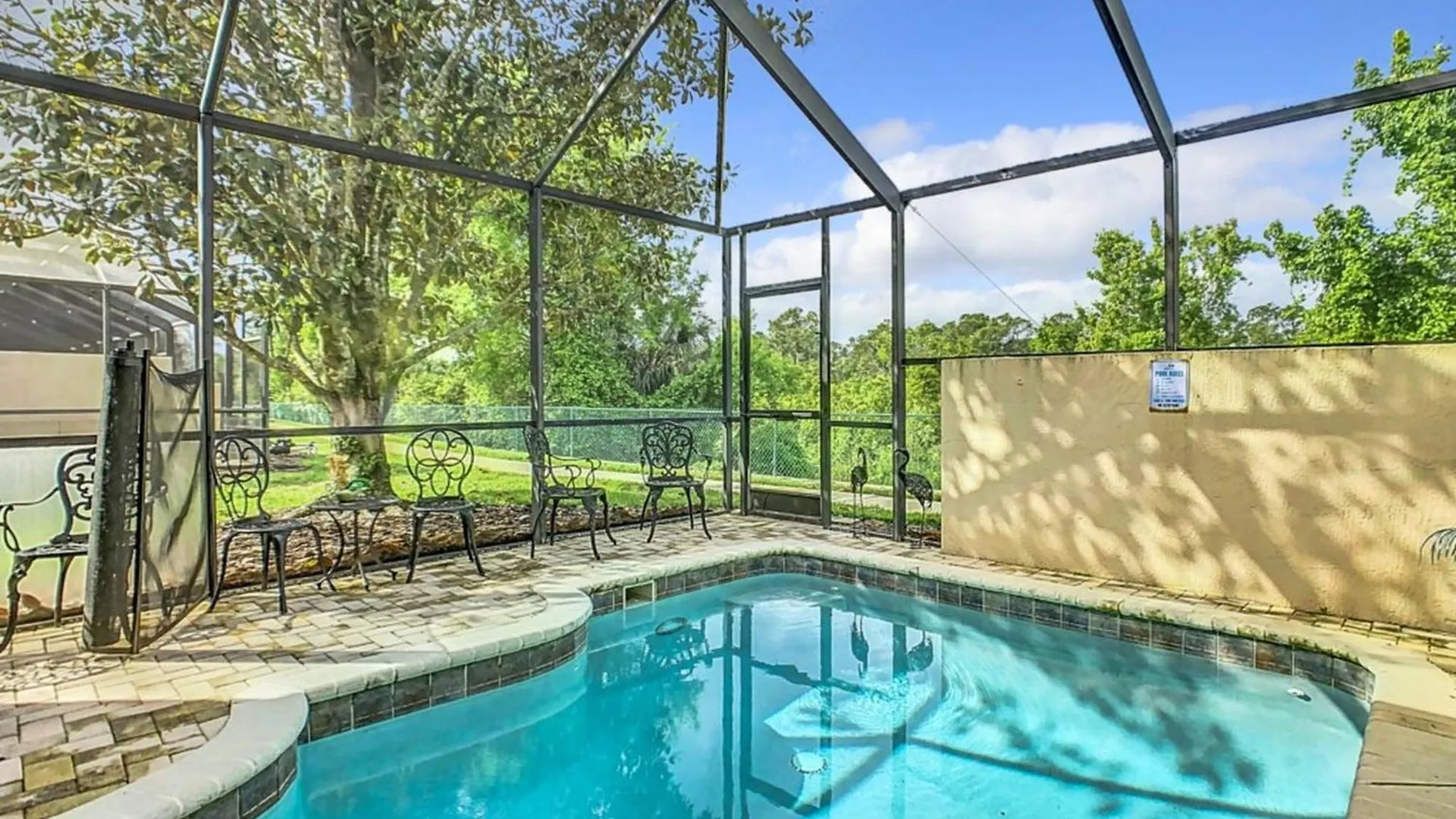 Adventureland Oasis - Near Apartment