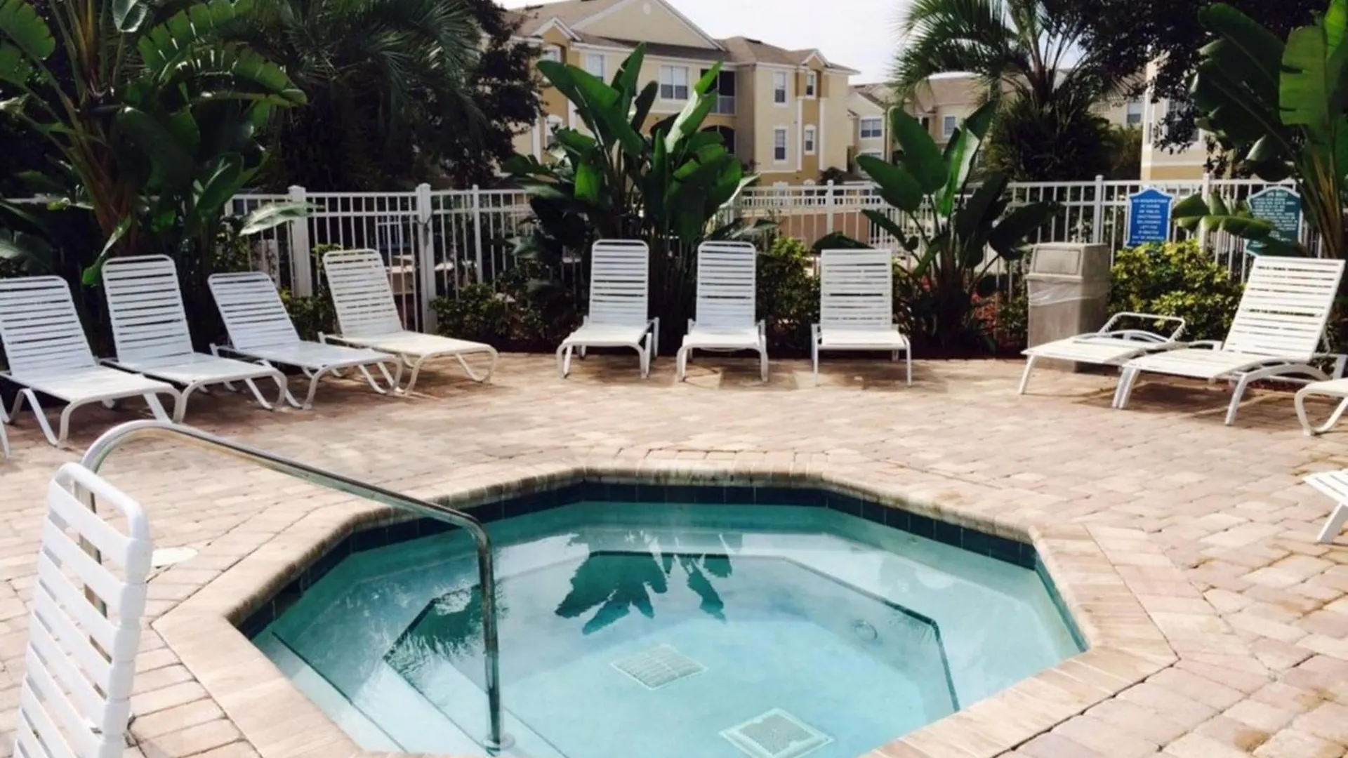 Adventureland Oasis - Near Apartment *