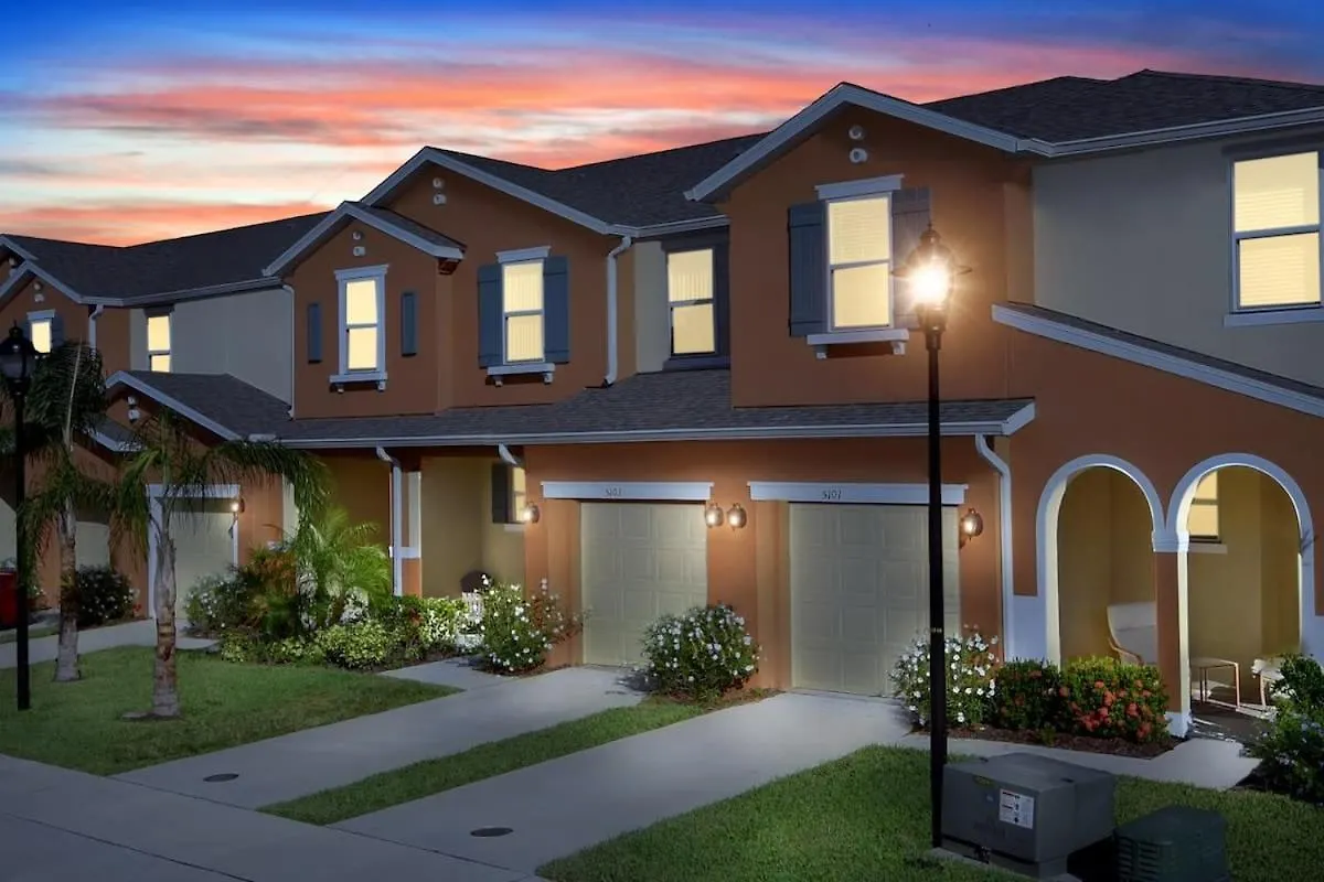 Holiday home Family Friendly 4 Bedrooms With Gameroom Close To In Compass Bay 5103