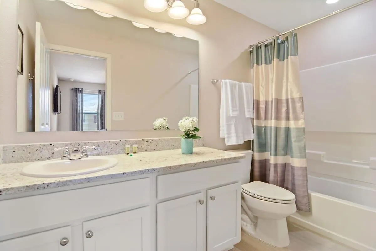 Four Bedroom W/ Gameroom 5152a