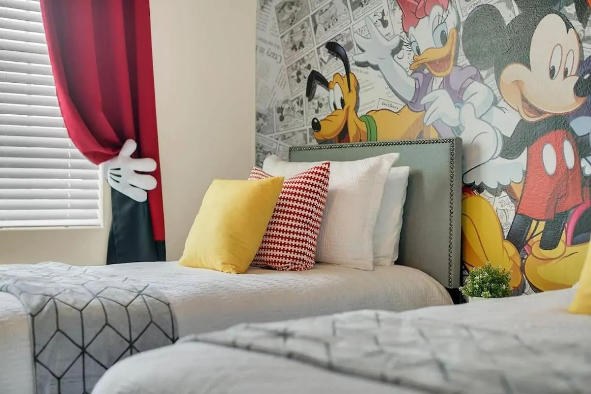 Five Bedrooms Single Family 4759 Holiday home