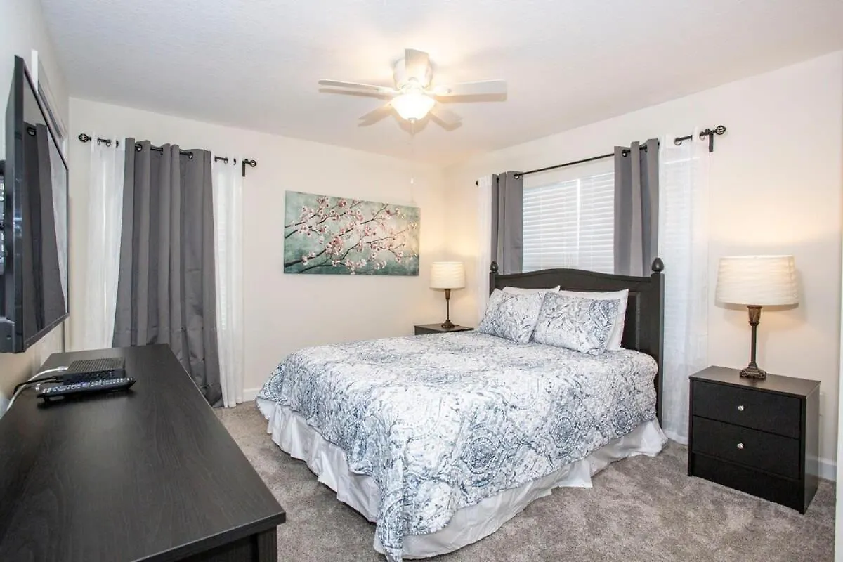 Stunning 5 Bd W/ Pool Close To 4822