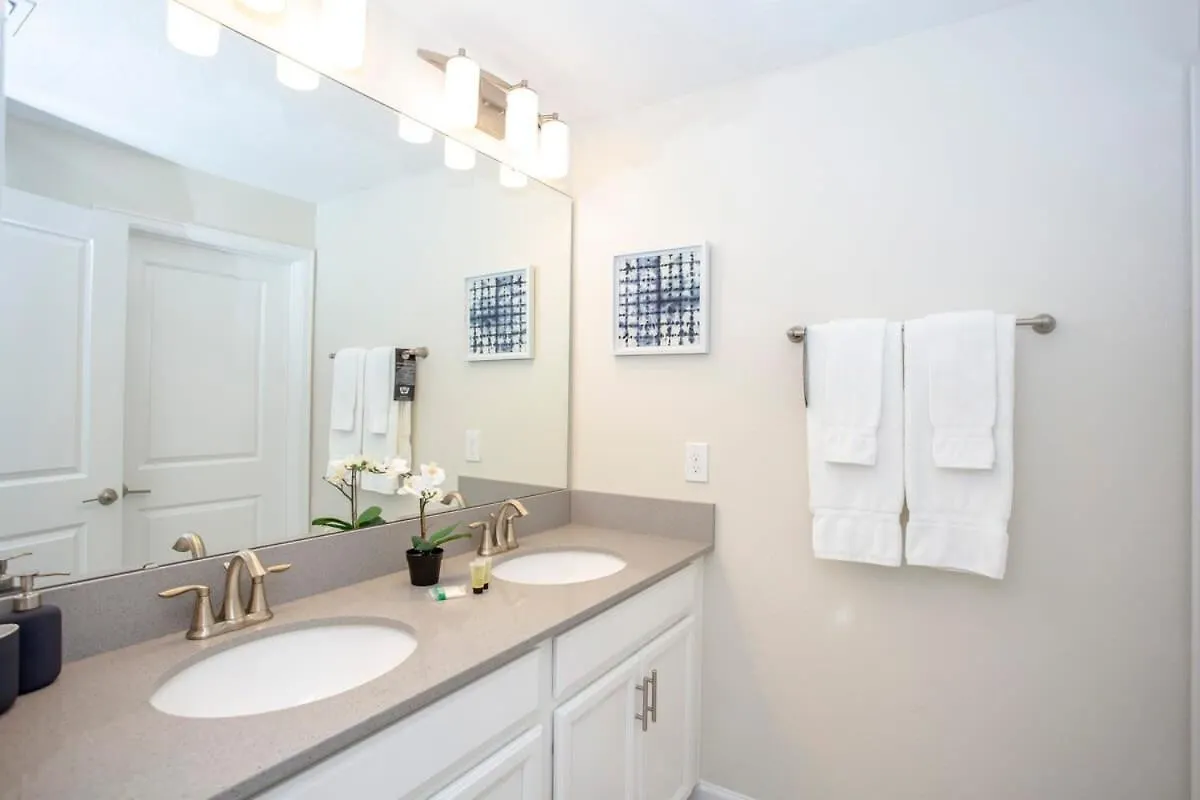 Luxurious 4bd W/ Pool 4983 Holiday home