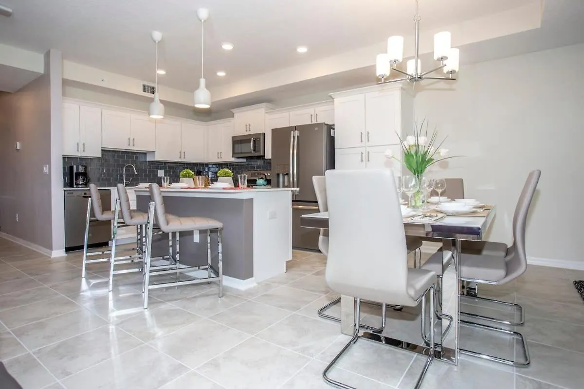 Gorgeous Two Bedroom Apto Close To 306 Holiday home