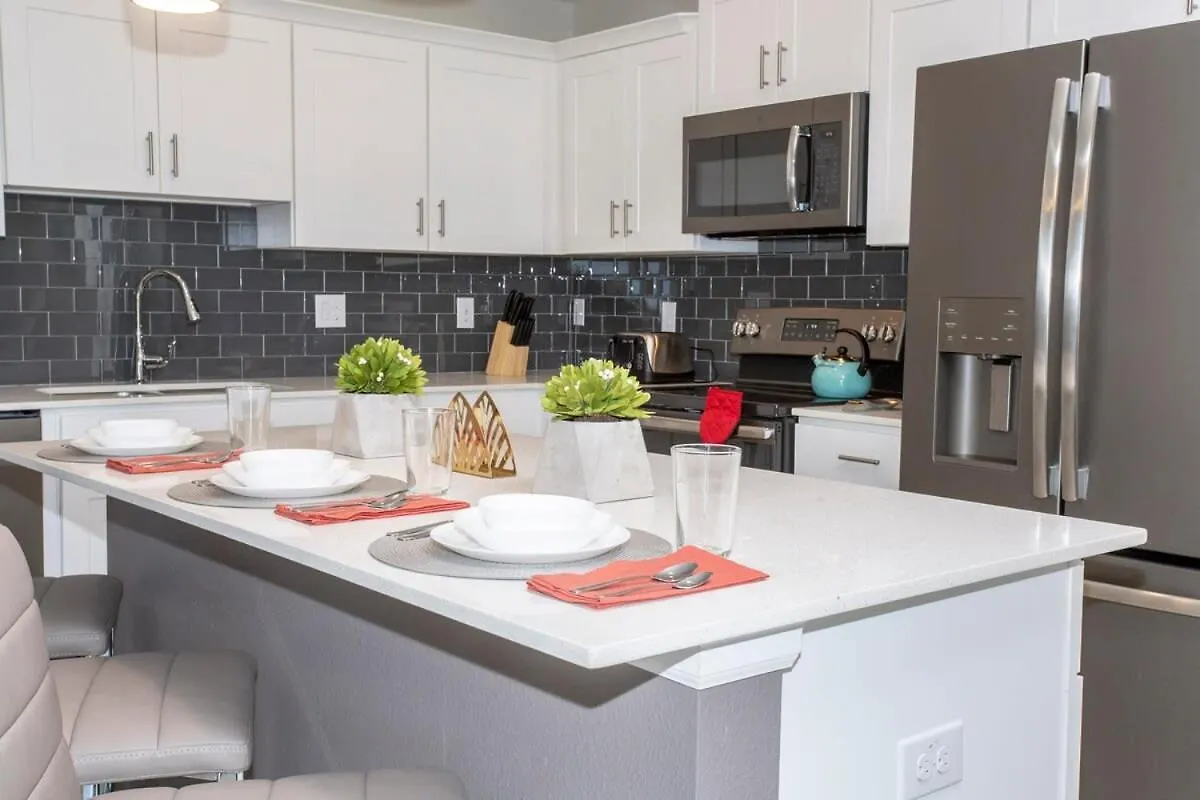 Gorgeous Two Bedroom Apto Close To 306