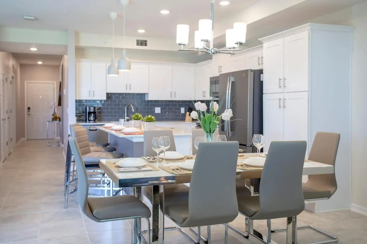 Gorgeous Two Bedroom Apto Close To 306 *