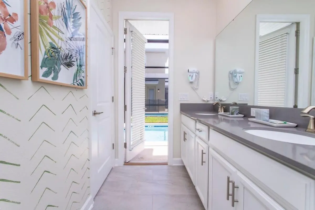 Stunning 5 Bd W/ Pool Close To @ Storey 2767 *