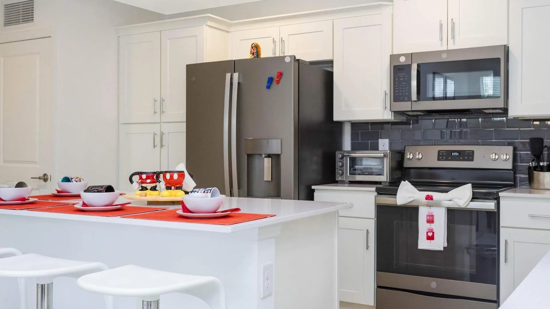 Gorgeous 3bd 8 Guests @storey Close To 101 3191 *