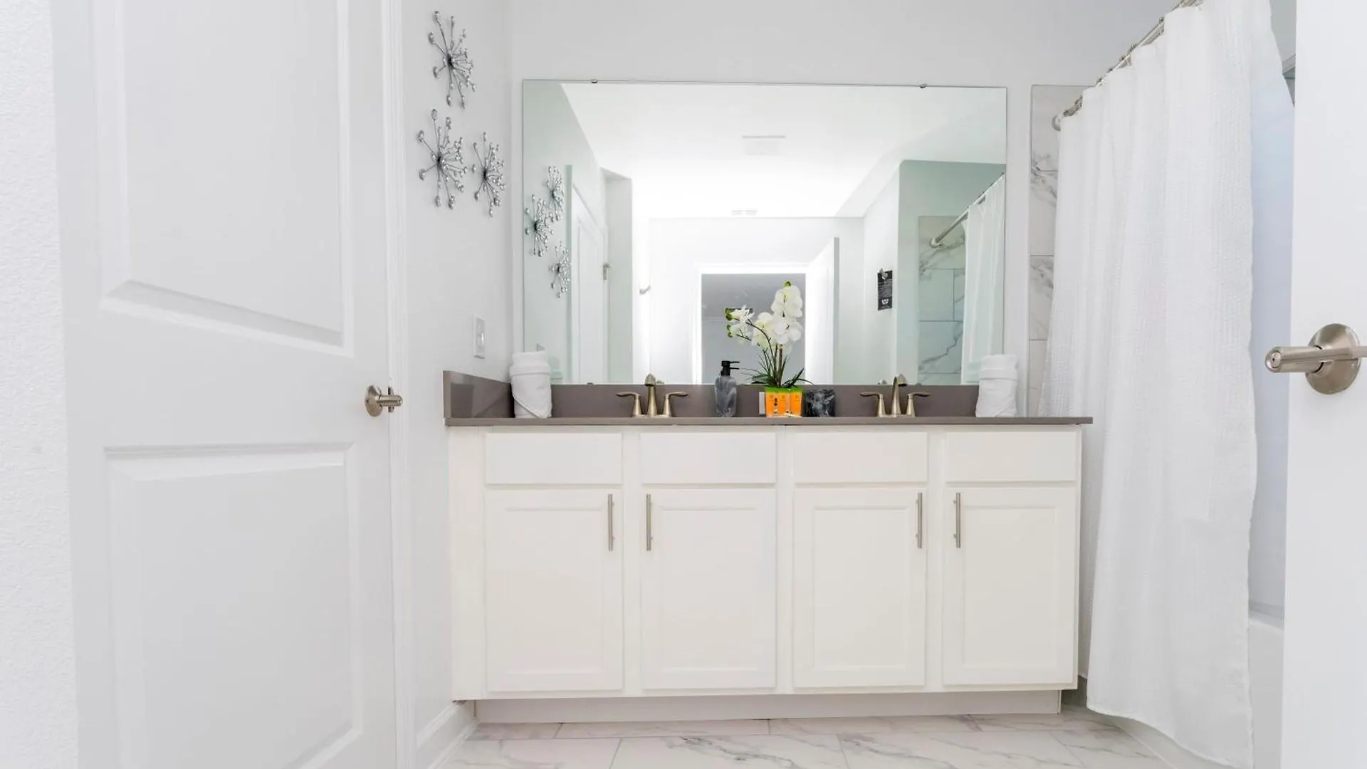 Stunning 4 Bd W/ Pool Close To @ Champions Gate 990 *