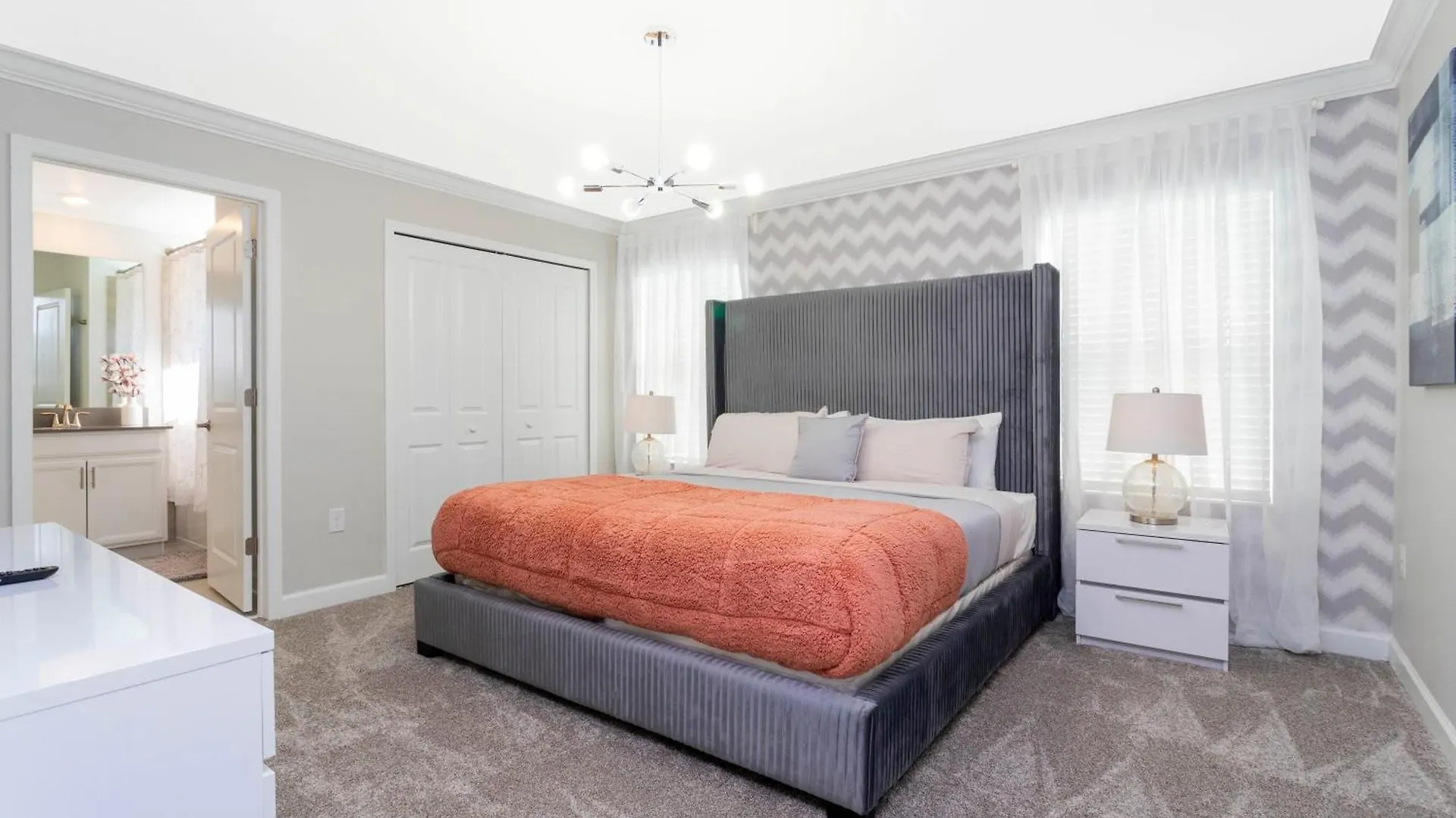 Gorgeous 4 Bd Close To W/ Pool @ Storey 4245