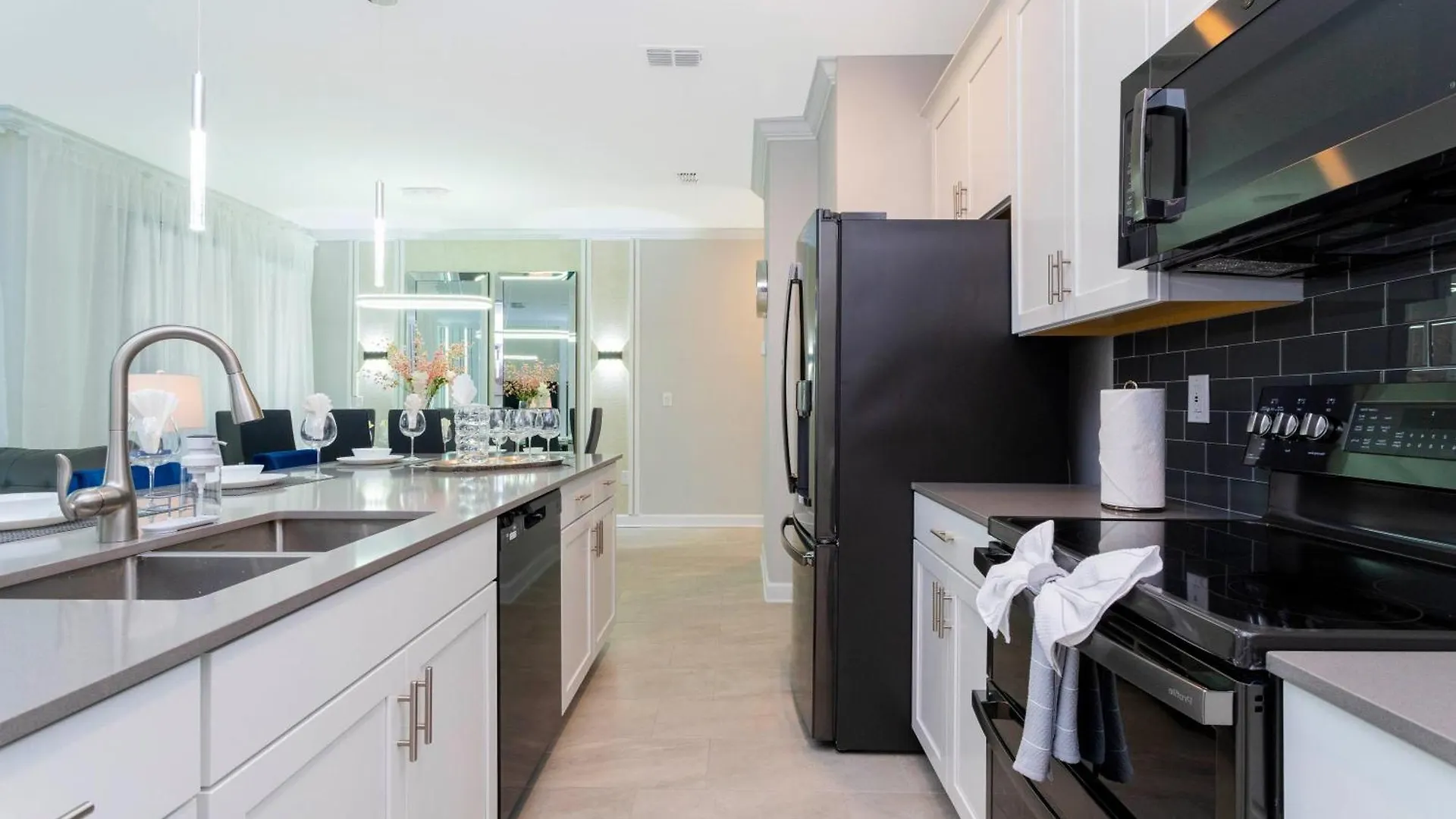 Gorgeous 4 Bd Close To W/ Pool @ Storey 4245