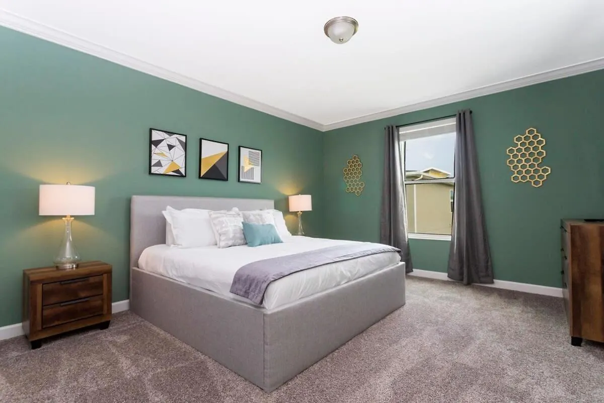 Stunning Family Friendly 5 Bd W/ Pool Close To @ Storey 4242 *