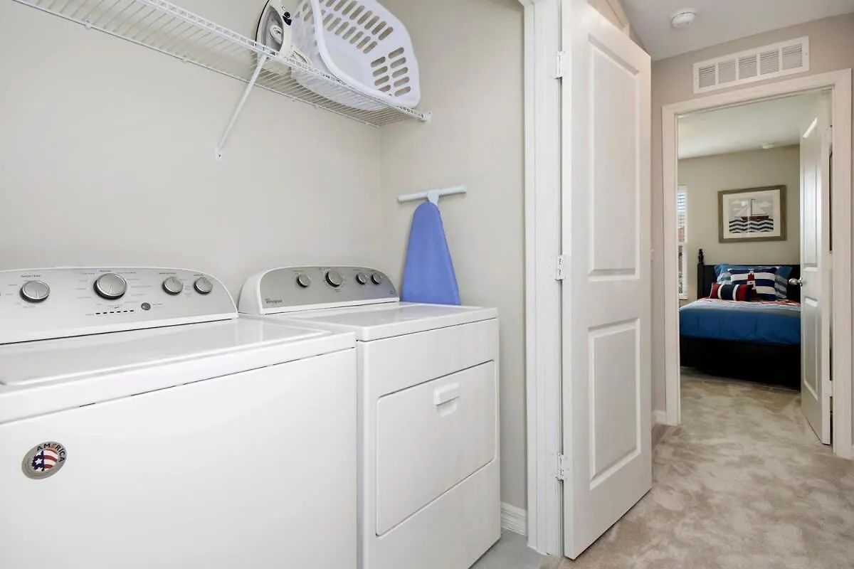Holiday home Stunning 4 Bd W/ Gameroom Close To 5110k