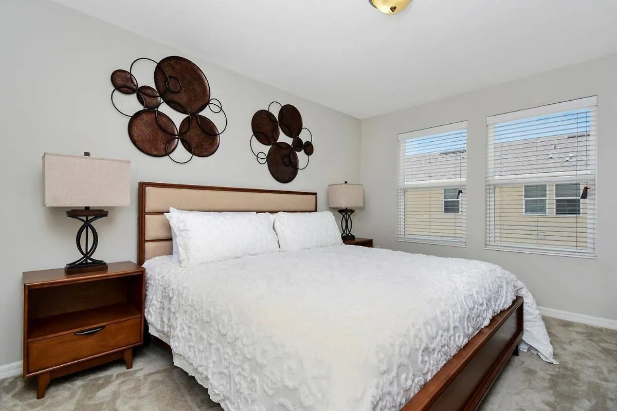 Holiday home Stunning 4 Bd W/ Gameroom Close To 5110k