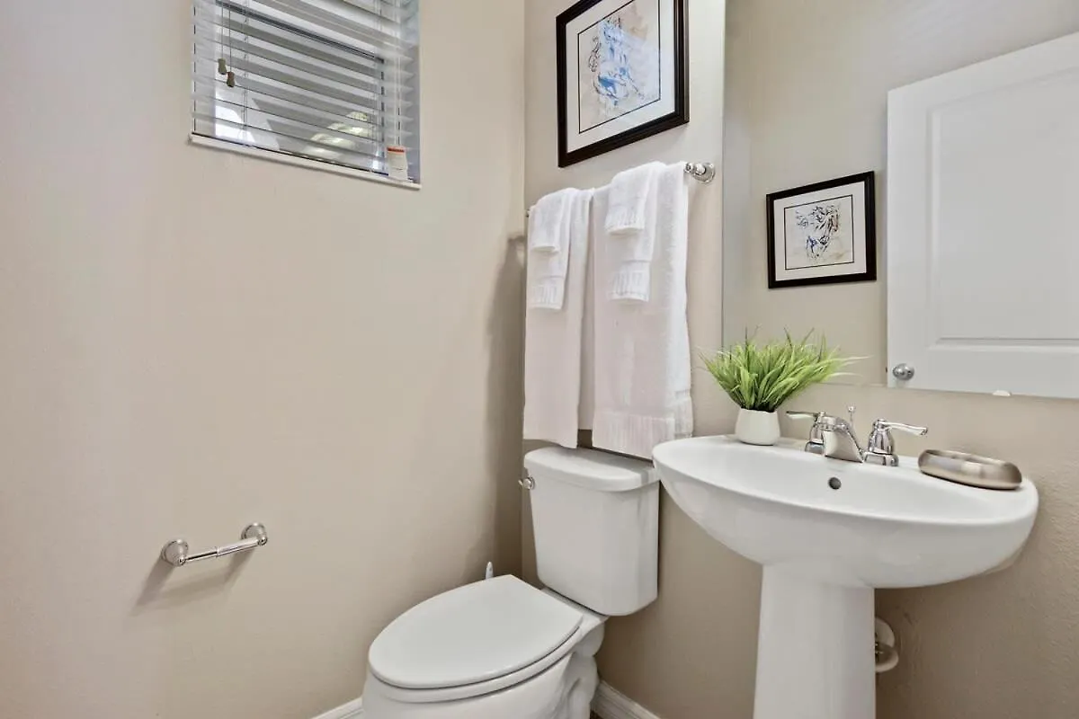 Stunning 4 Bd W/ Gameroom Close To 5110k Holiday home *