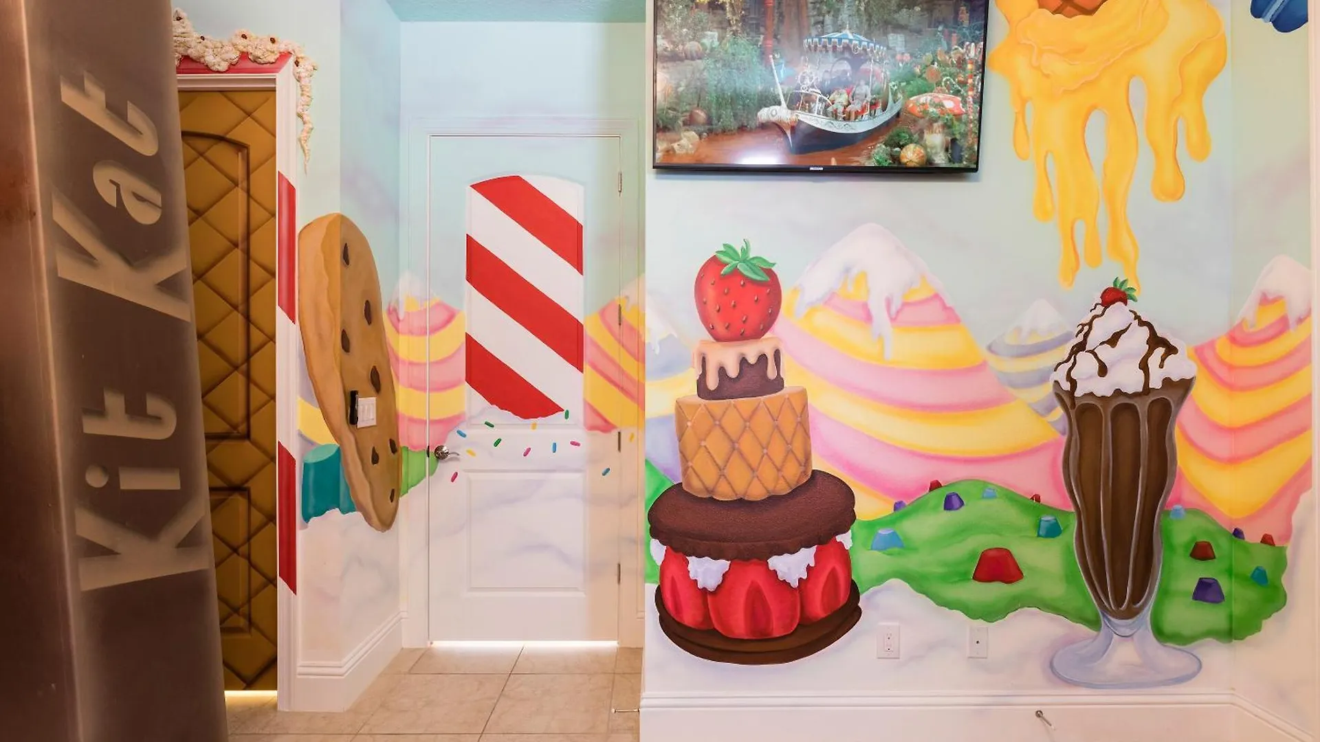 The Family Fun House-tt350 *