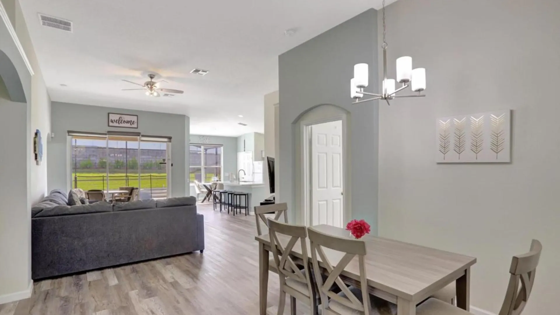 Luxury Pool 3 Miles From & More! Villa