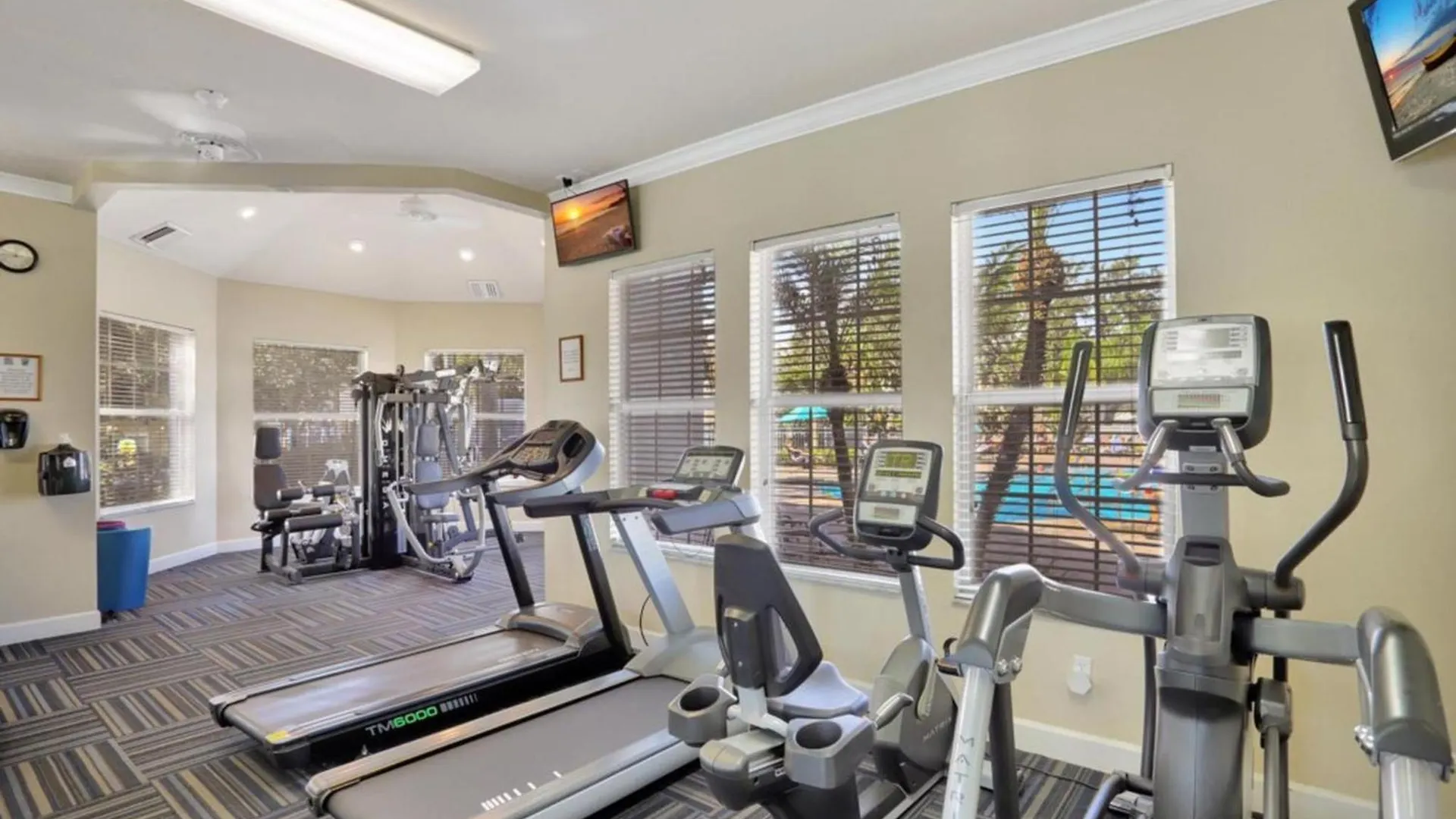 Villa Luxury Pool 3 Miles From & More!