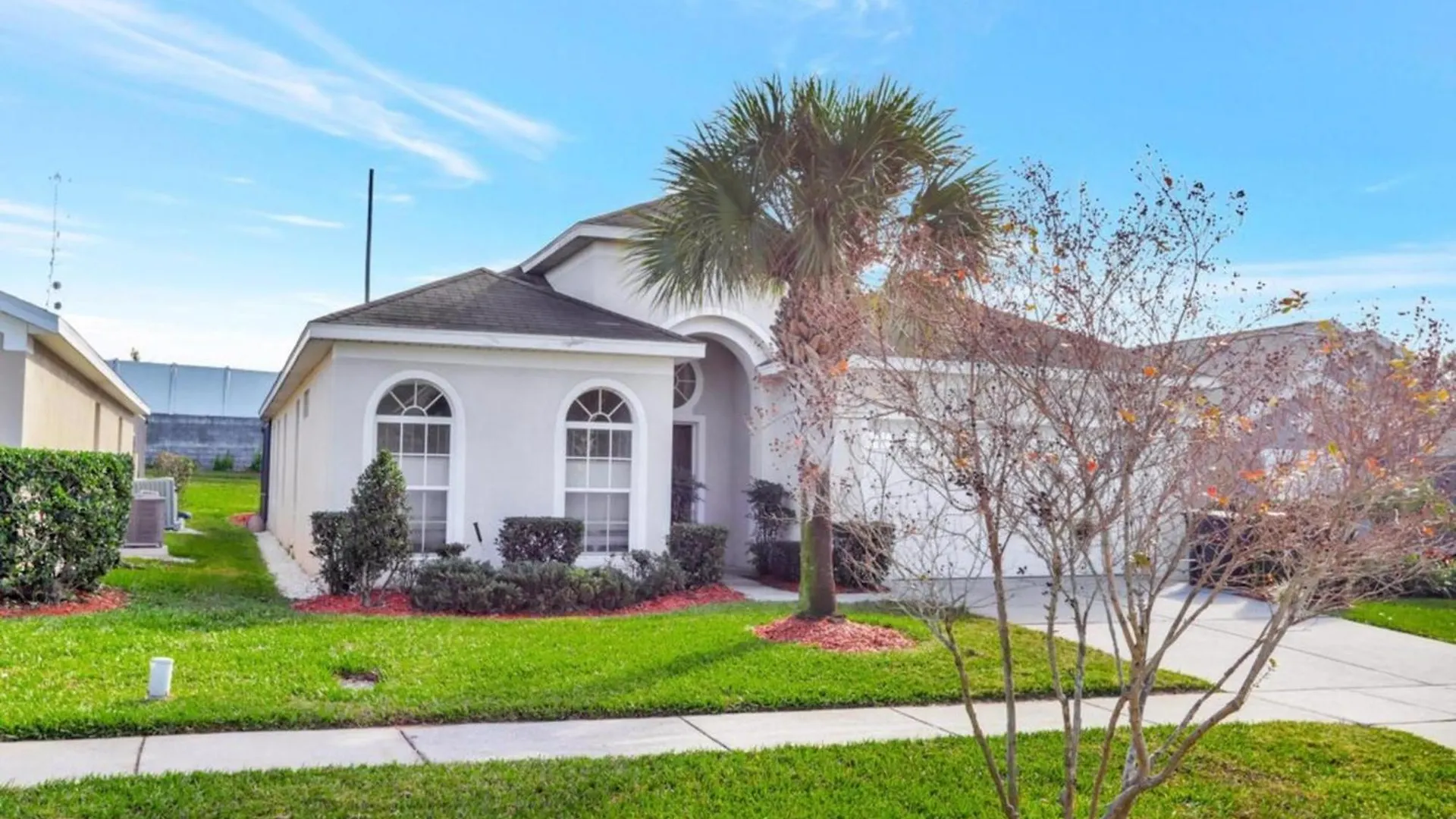 Villa Luxury Pool 3 Miles From & More!