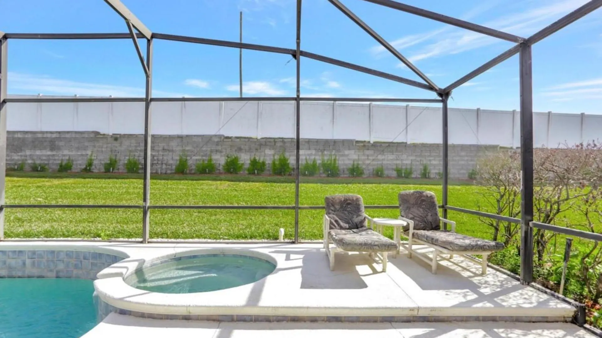Luxury Pool 3 Miles From & More! Villa