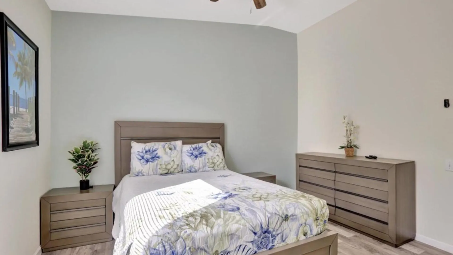 Villa Luxury Pool 3 Miles From & More!