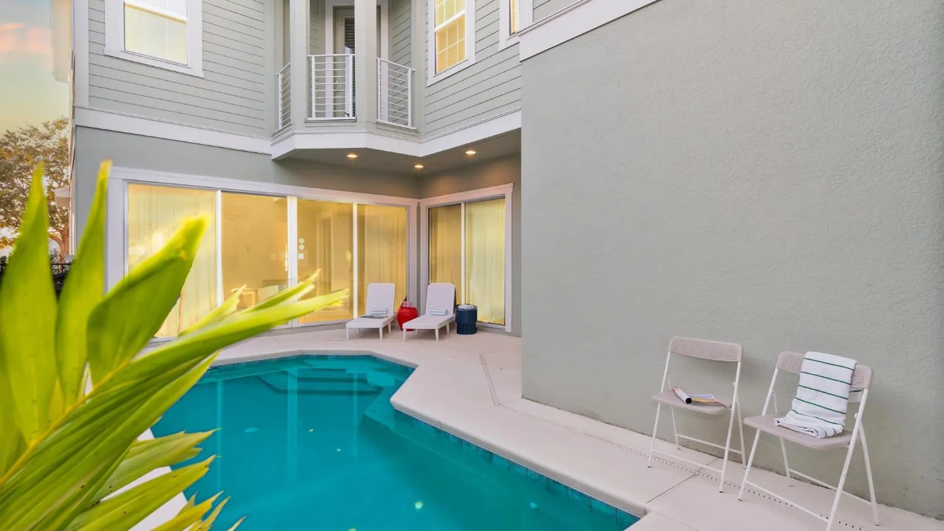 Experience Luxury Private Heated Pool Game Holiday home *