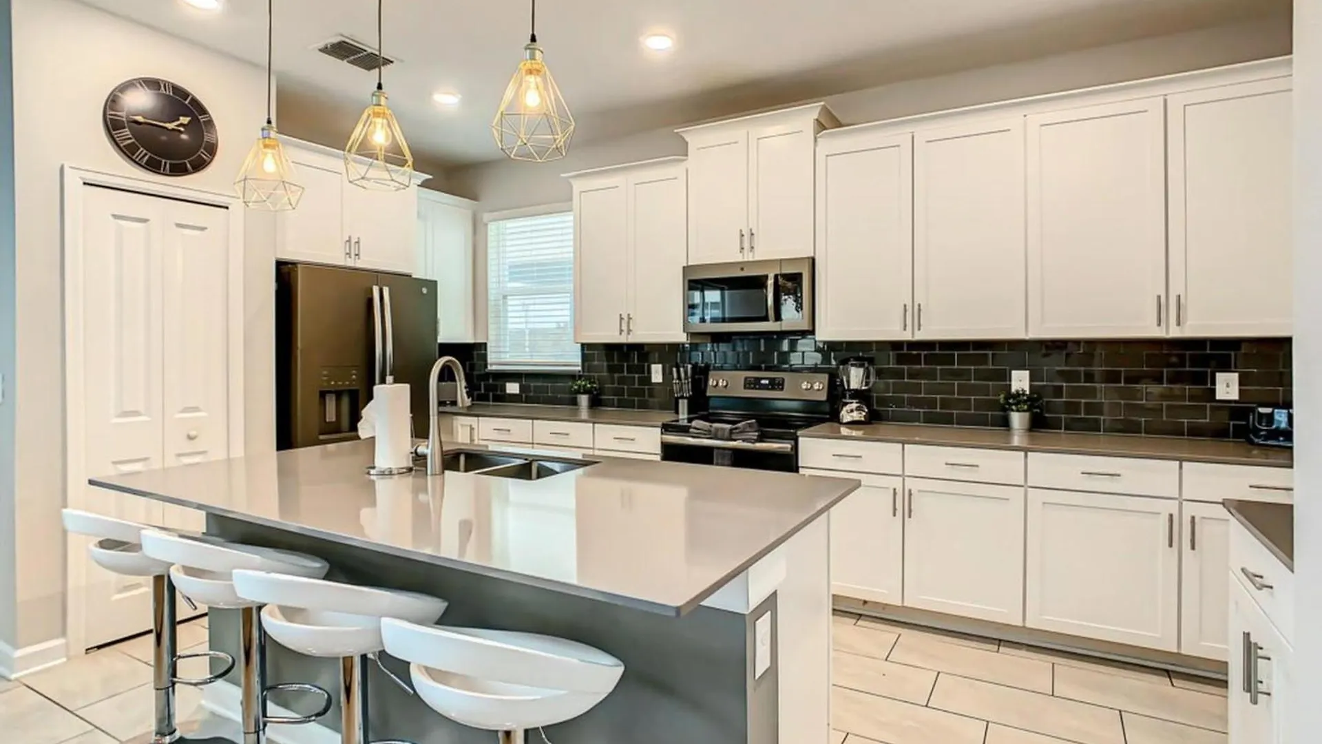 Villa Luxury 5br Near | Pool & Golf Retreat