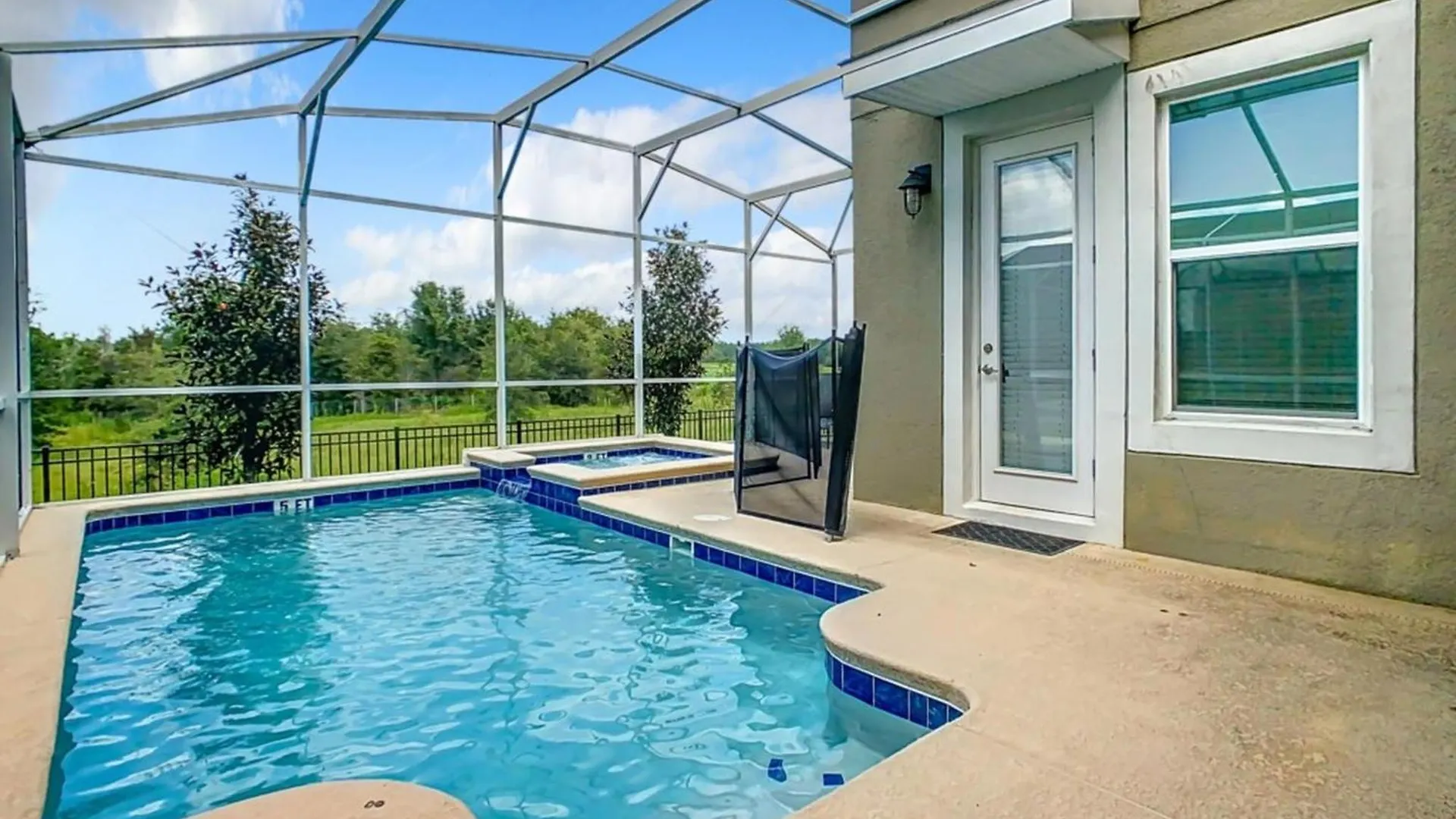 Villa Luxury 5br Near | Pool & Golf Retreat *