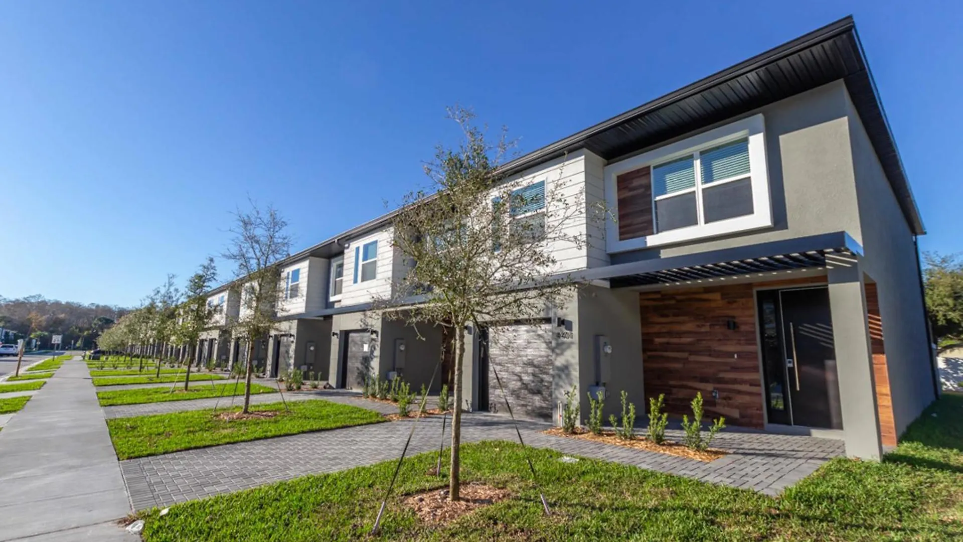 Prime Location 4bd Townhome With Pool And Grill Holiday home