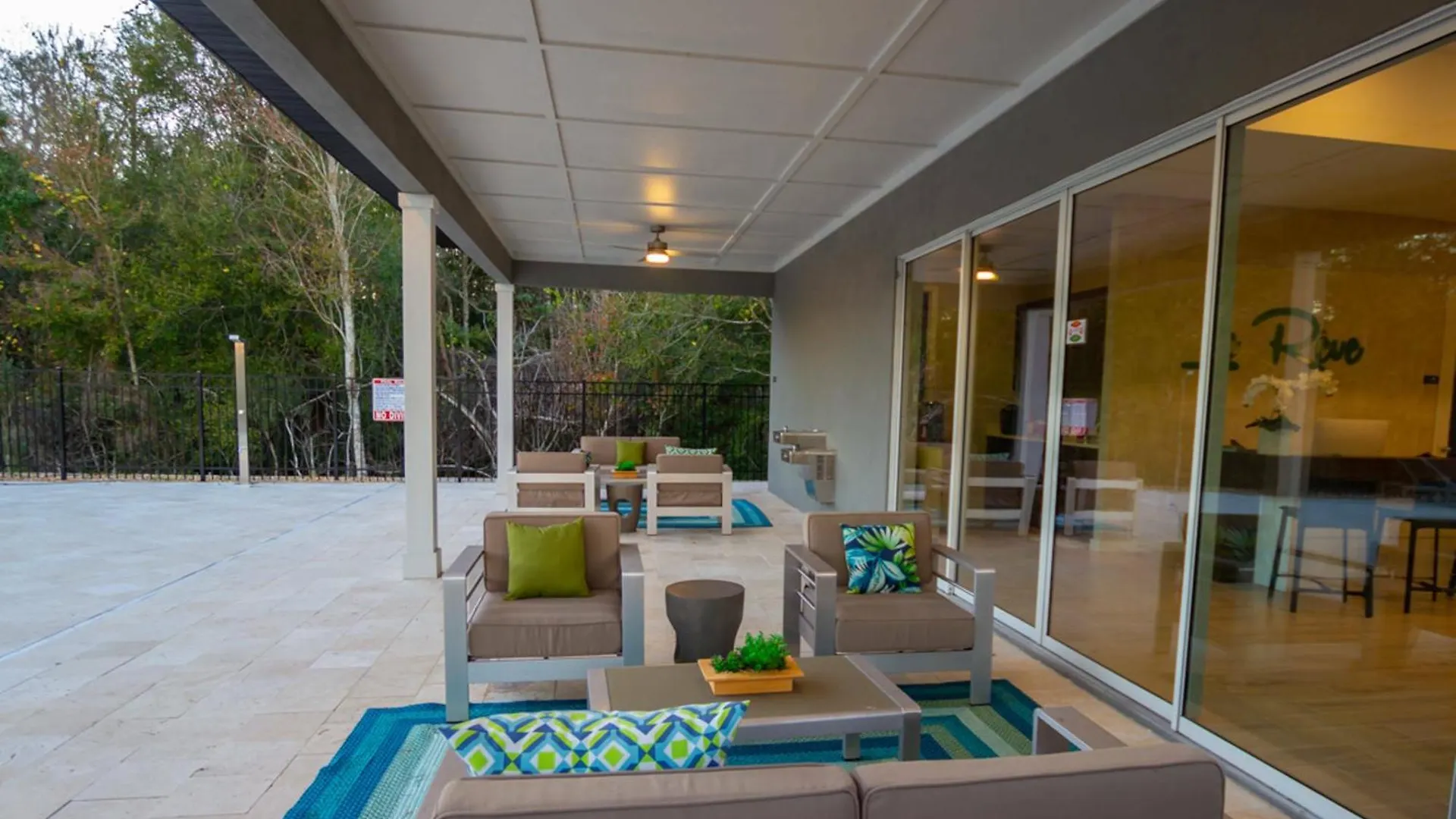 Prime Location 4bd Townhome With Pool And Grill Holiday home *