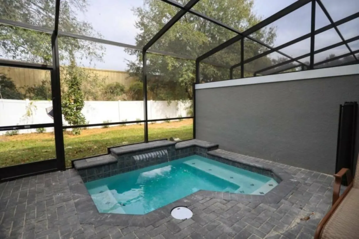 Prime Location 4bd Townhome With Pool And Grill *
