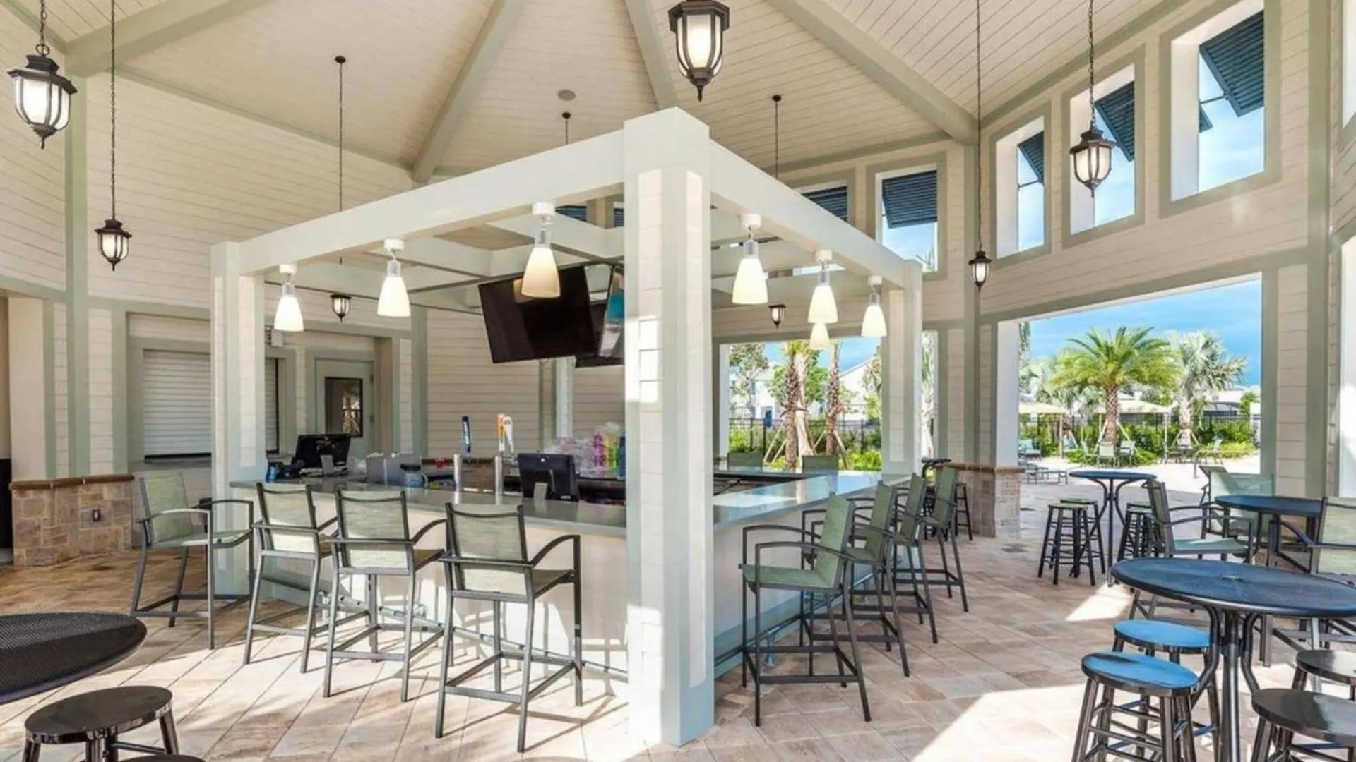 Gatsby Escape: Private Pool Near & Apartment