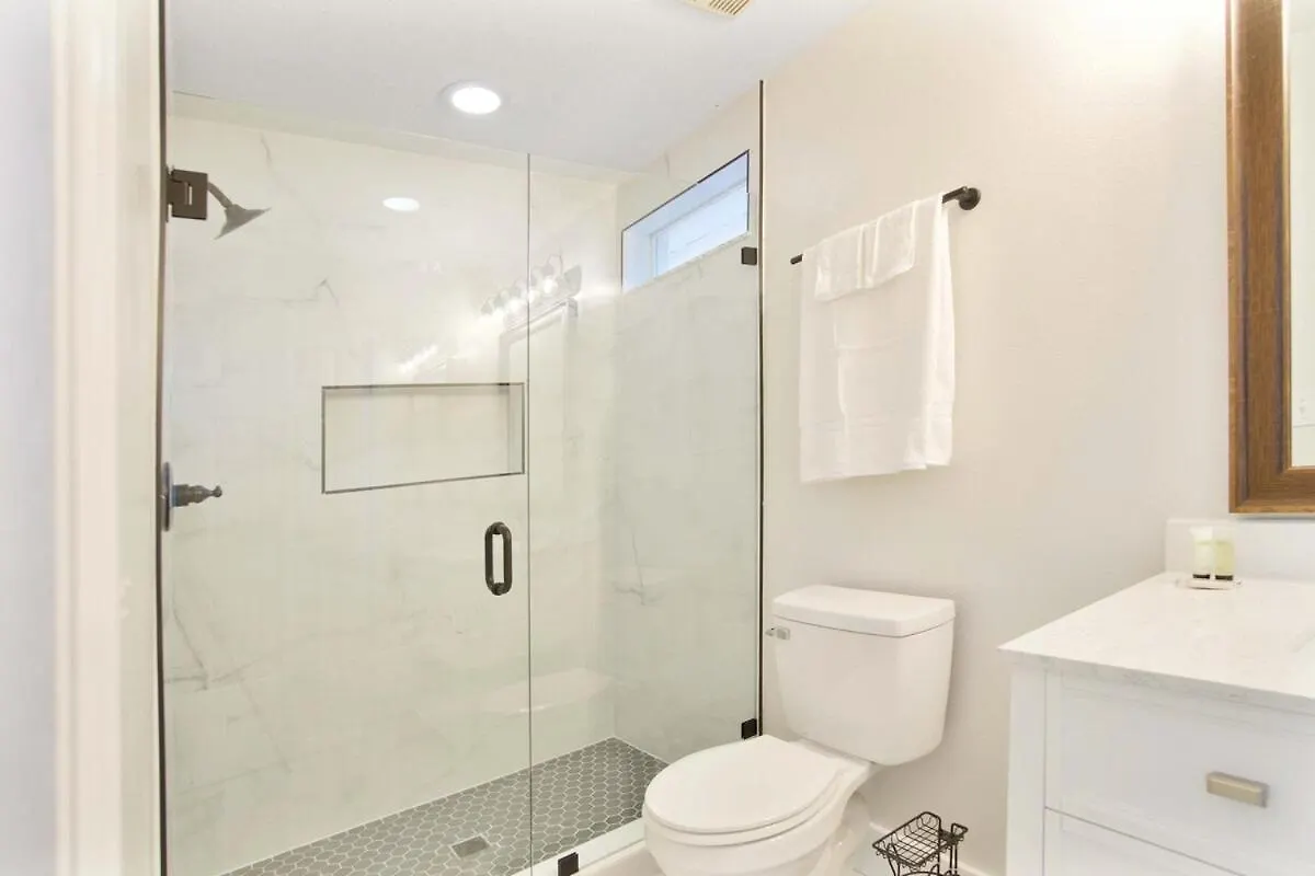 Villa Four Seasons Vacation, Heated Pool, 3mile 2