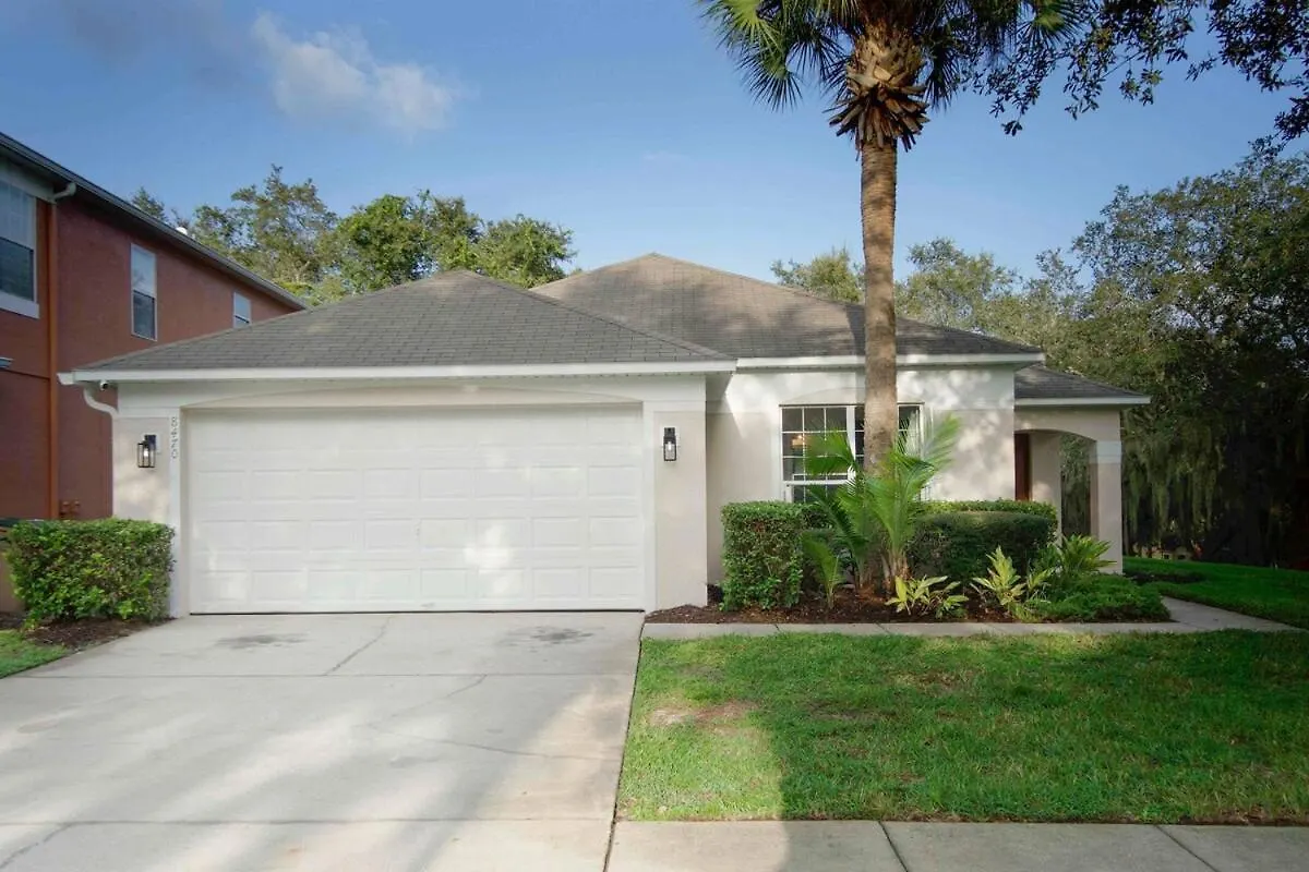 Four Seasons Vacation, Heated Pool, 3mile 2 Villa