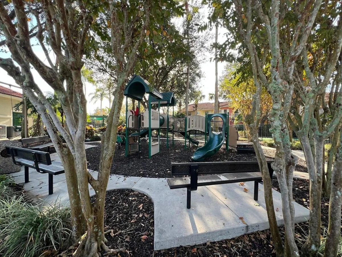 Four Seasons Vacation, Heated Pool, 3mile 2 * Kissimmee