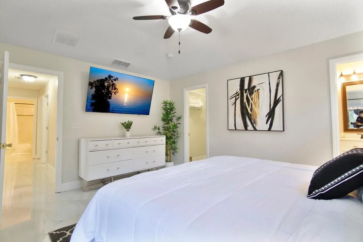 Four Seasons Vacation, Heated Pool, 3mile 2