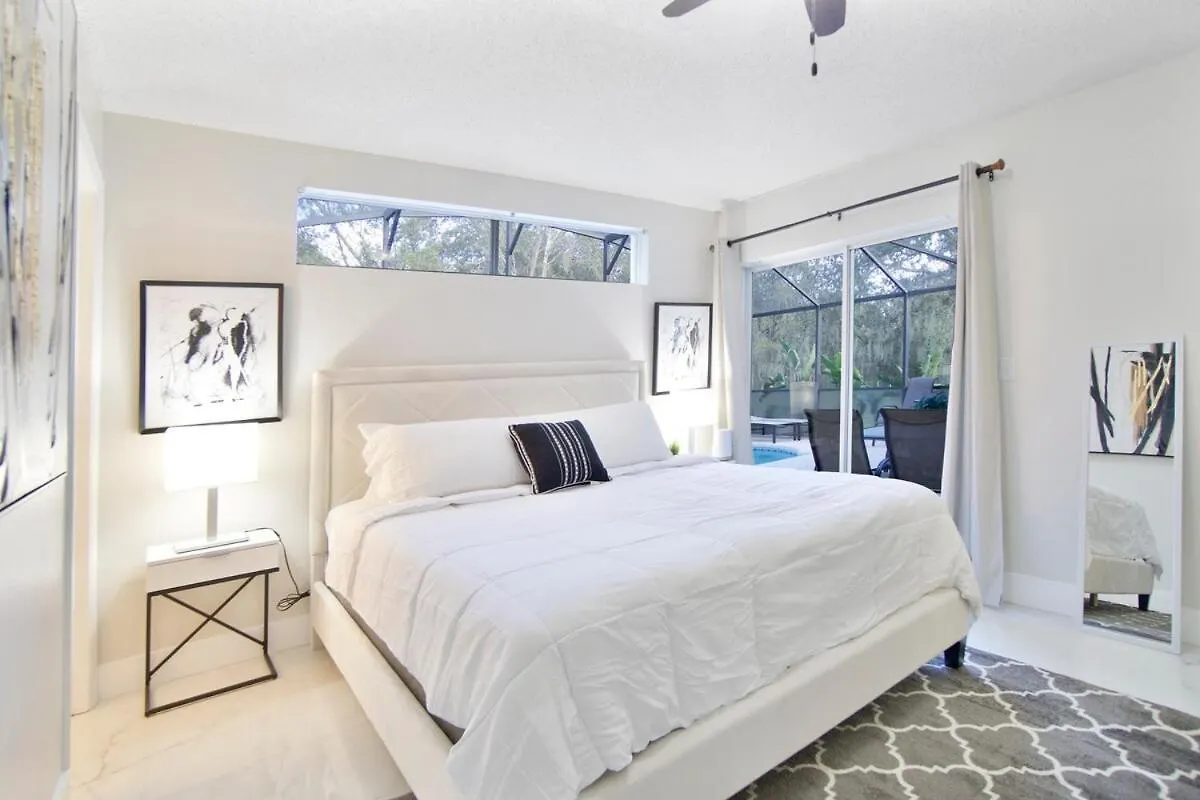 Four Seasons Vacation, Heated Pool, 3mile 2 Villa *