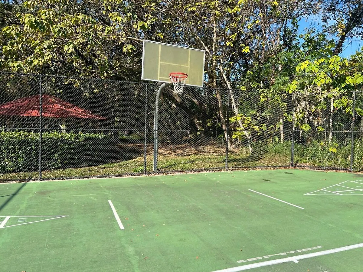 Four Seasons Vacation, Heated Pool, 3mile 2 Villa