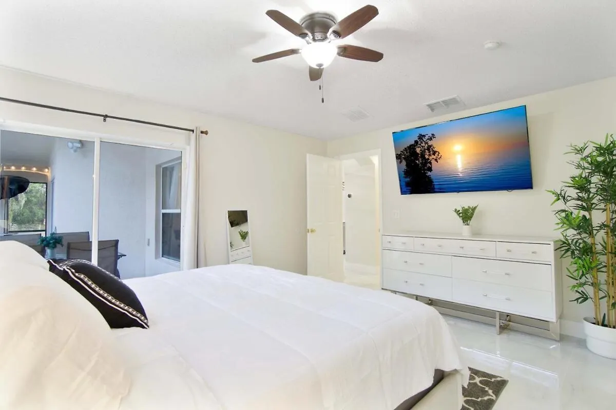 Four Seasons Vacation, Heated Pool, 3mile 2 Villa *