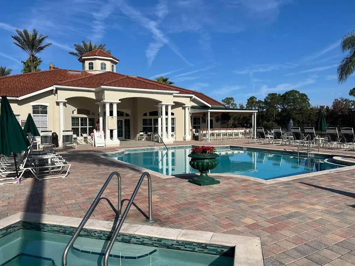 Four Seasons Vacation, Heated Pool, 3mile 2 Villa