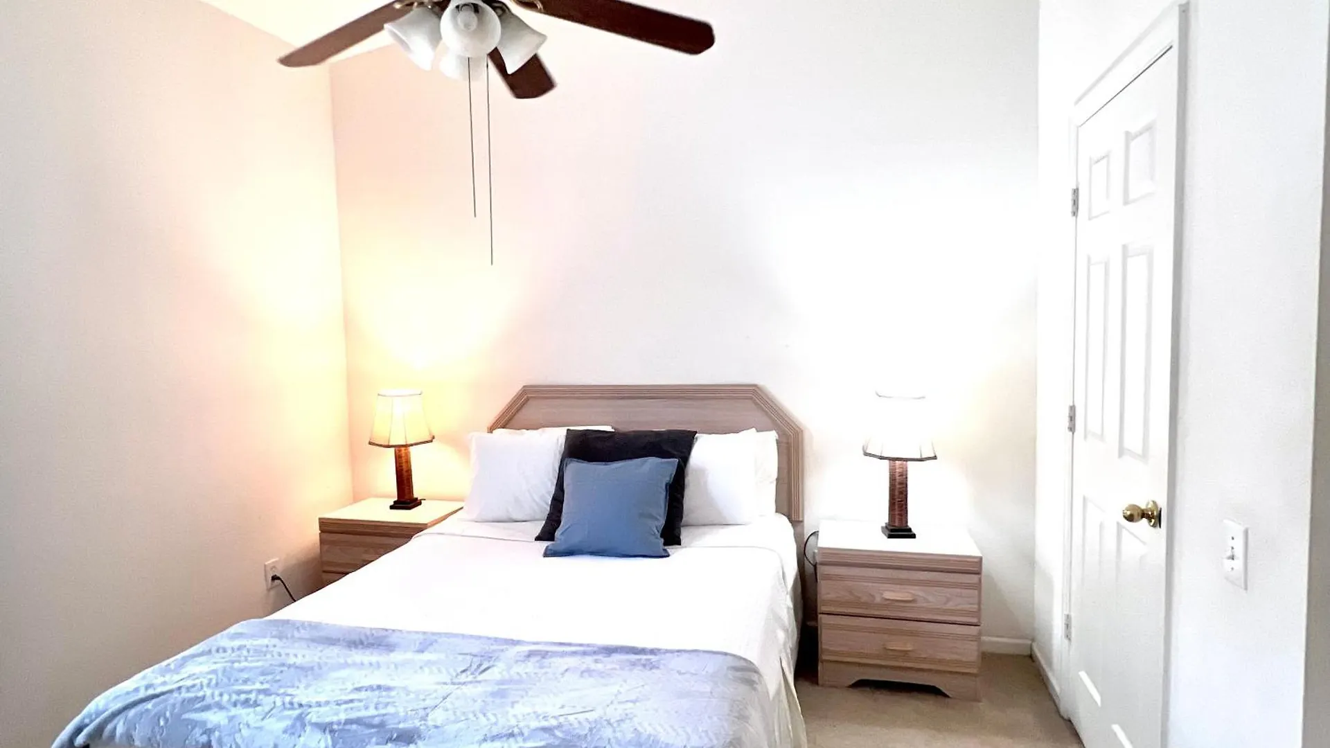 Windsor Palm 3 Miles To 4 Bedrooms *