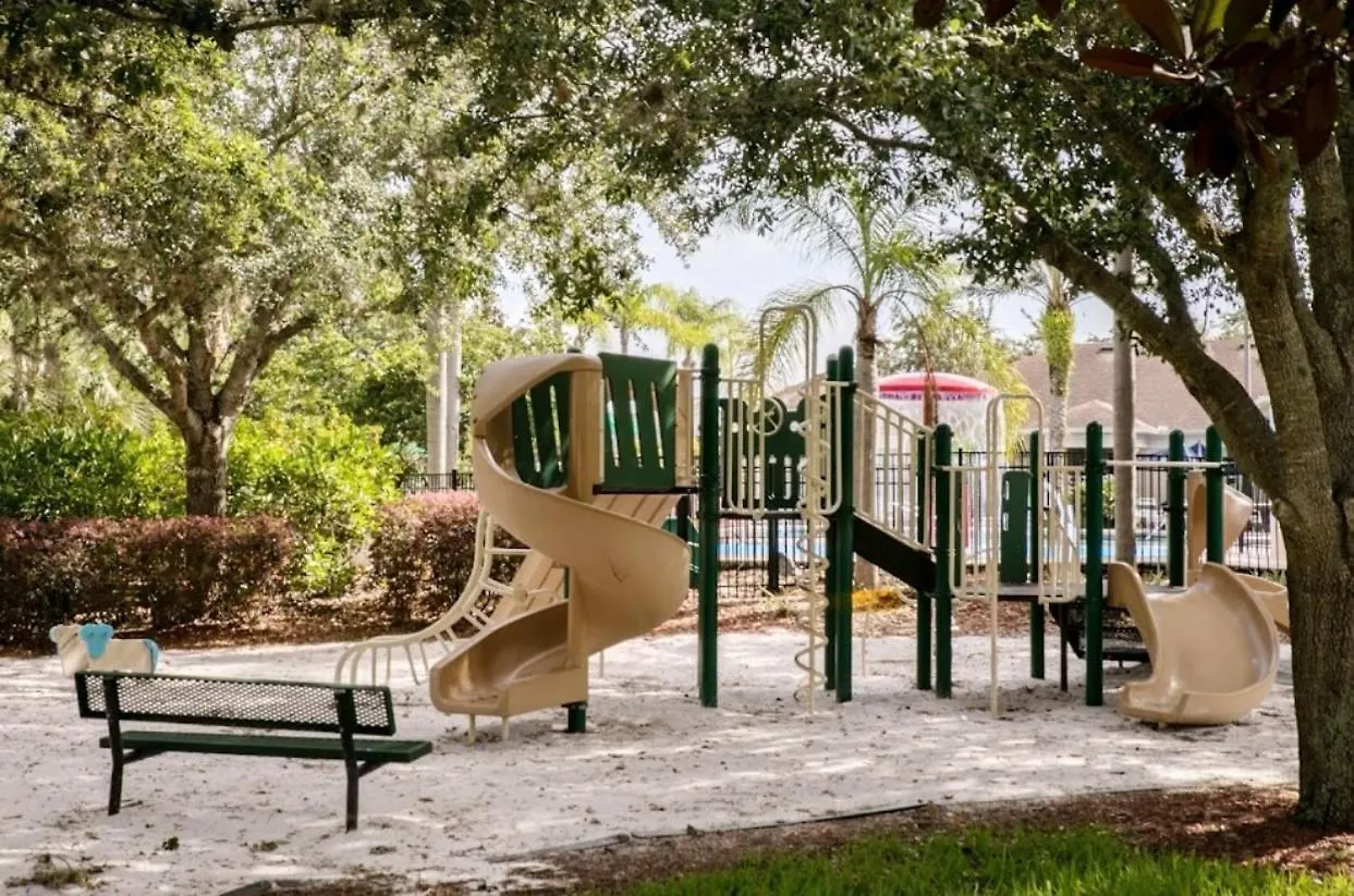 Windsor Palm 3 Miles To 4 Bedrooms