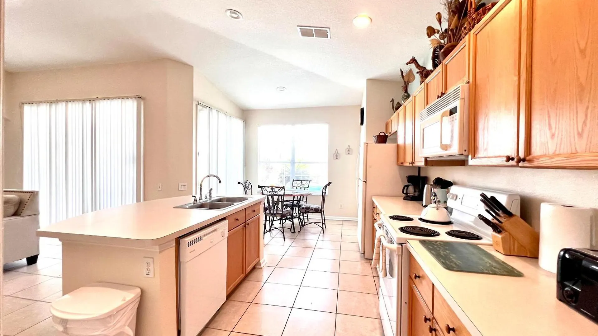 Villa Windsor Palm 3 Miles To 4 Bedrooms *