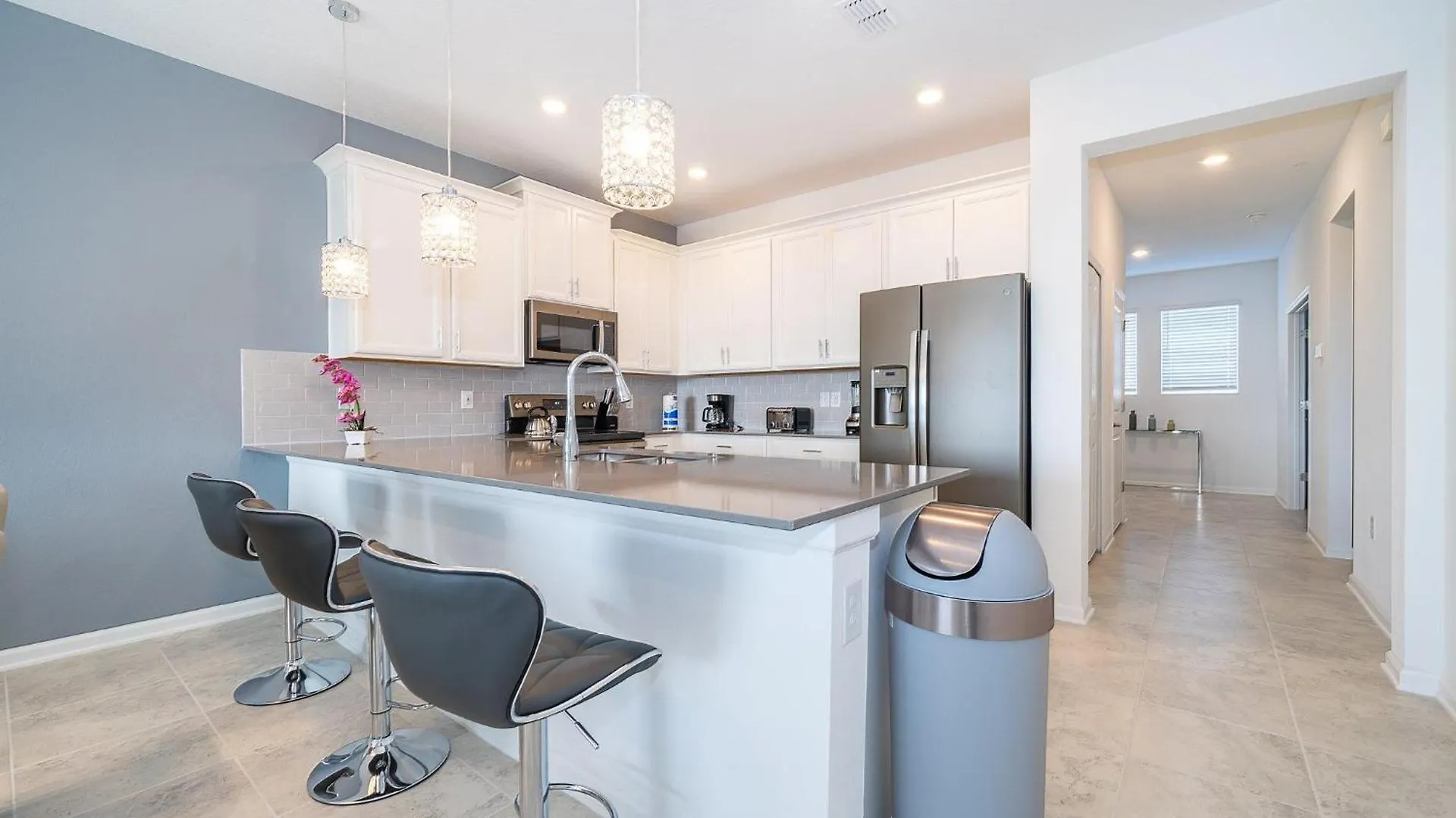 979ja 3 Beds/2 Baths